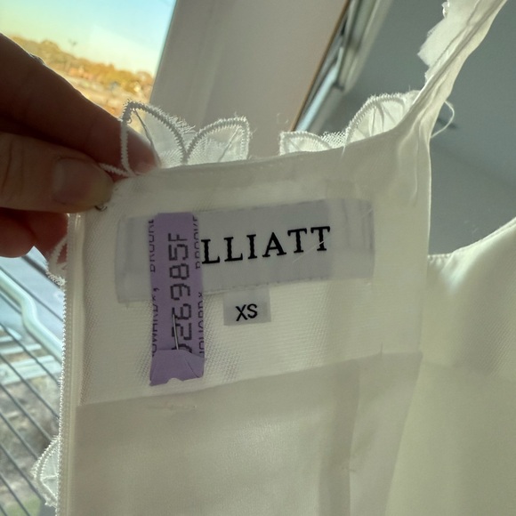 Elder Dress in White, mini dress, tank straps
ELLIATT
XS - Picture 7 of 7